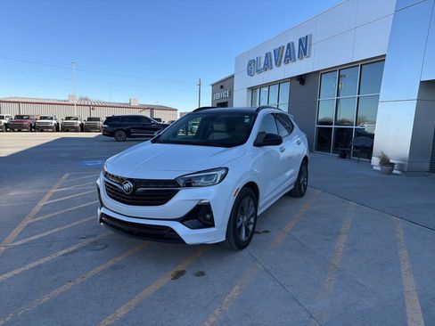 Used 2022 Buick Encore GX Essence w/ Sport Touring Package FWD image 3