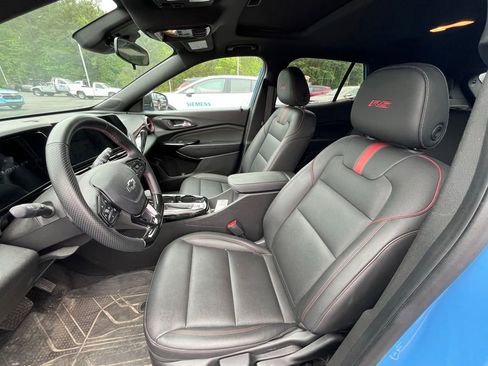 Used 2024 Chevrolet Trax RS w/ Sunroof Package FWD image 8