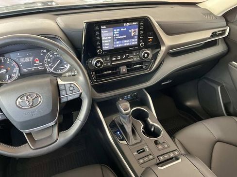 Used 2022 Toyota Highlander XLE image 13