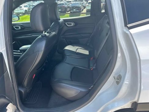Used 2024 Jeep Compass Trailhawk AWD/4WD image 9