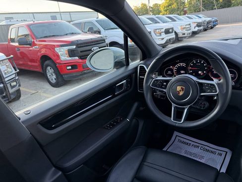 Used 2023 Porsche Cayenne AWD/4WD image 20