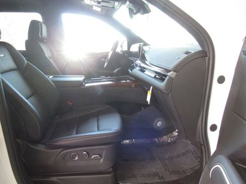 Used 2024 Cadillac Escalade ESV Luxury AWD/4WD image 19