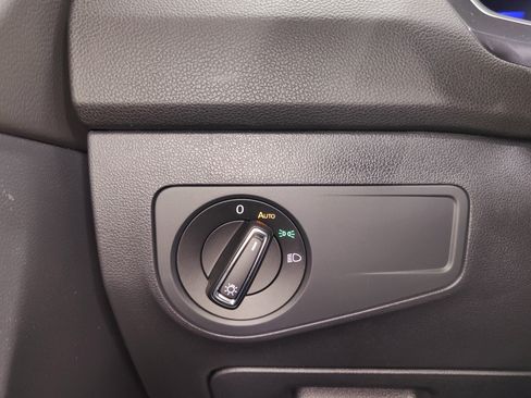 Certified 2022 Volkswagen Tiguan SE R-Line image 28