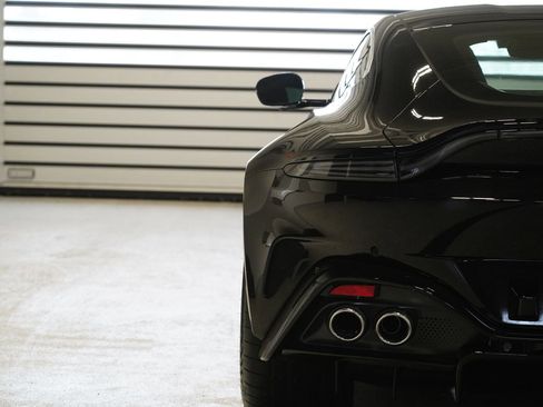 Used 2025 Aston Martin V8 Vantage Coupe image 12