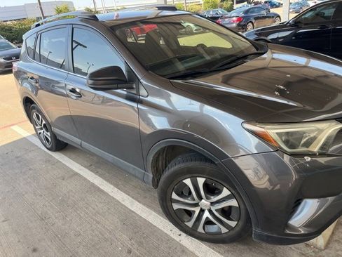 Used 2018 Toyota RAV4 LE image 2