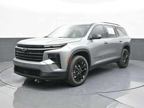 New 2026 Chevrolet Traverse LT w/ Midnight/Sport Edition FWD image 3