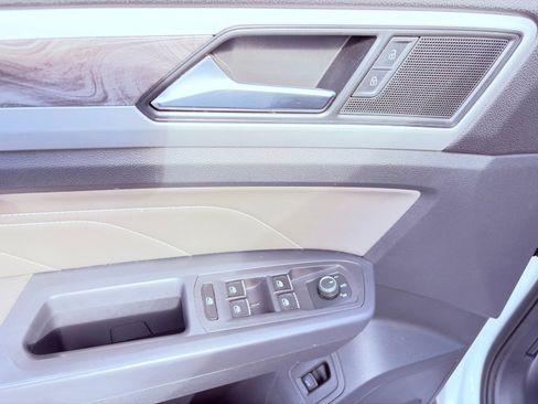 Used 2021 Volkswagen Atlas Cross Sport SE image 18