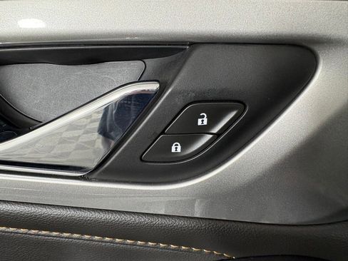 Used 2020 Chevrolet Traverse LT w/ LPO, Floor Liner Package AWD/4WD image 14