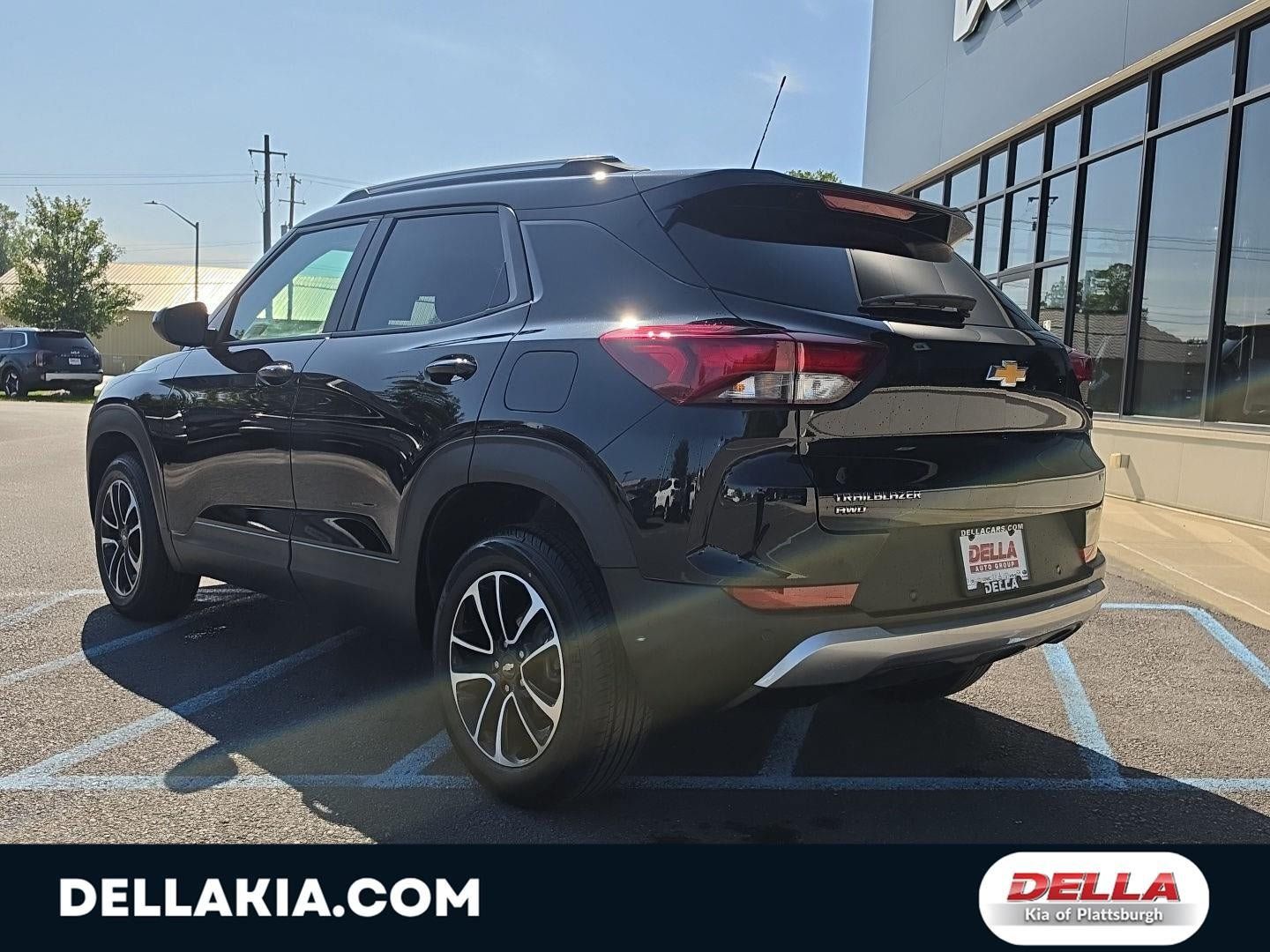 Used 2025 Chevrolet TrailBlazer LT w/ Driver Confidence Package AWD/4WD image 3