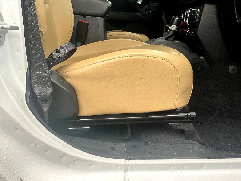 Used 2019 Jeep Wrangler Unlimited Rubicon AWD/4WD image 36