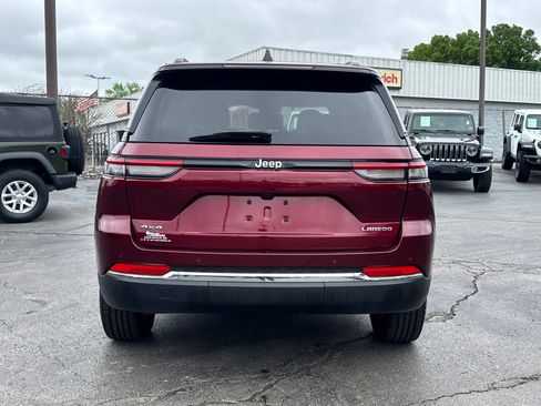 Used 2023 Jeep Grand Cherokee Laredo image 4