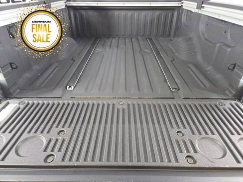 Used 2020 Nissan Titan SL w/ Moonroof Package image 20