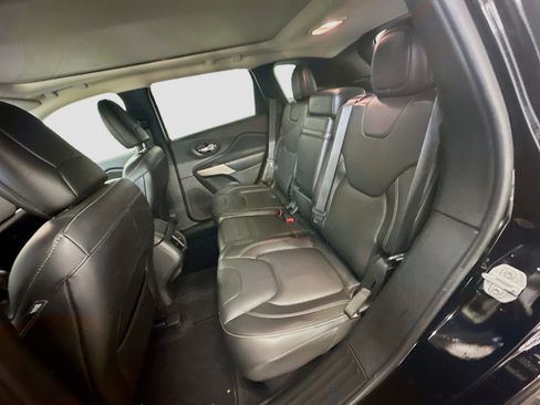 Used 2018 Jeep Cherokee Limited image 30