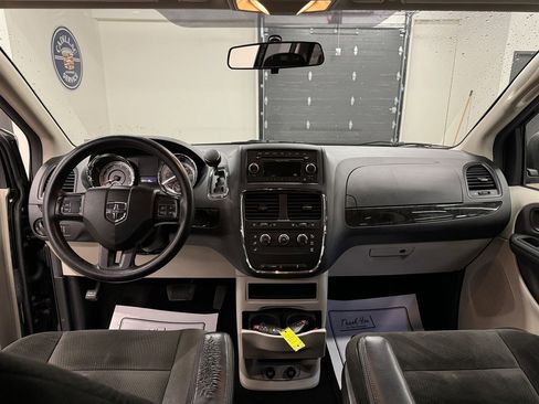 Used 2016 Dodge Grand Caravan American Value Package image 26