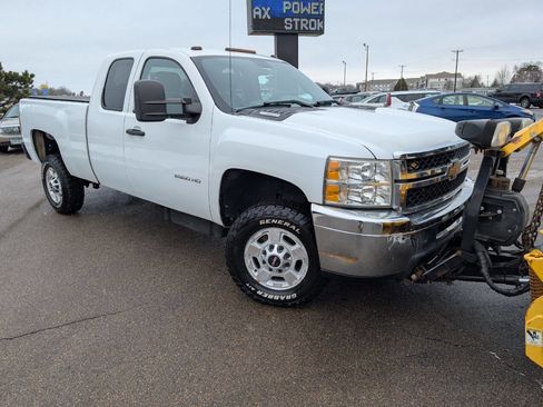 Used 2013 Chevrolet Silverado 2500 W/T w/ Snow Plow Prep Package image 3