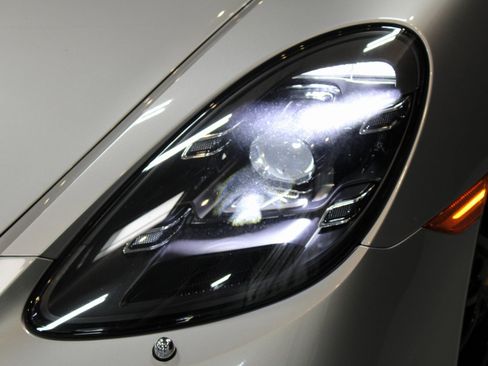 Used 2024 Porsche 718 Boxster image 15