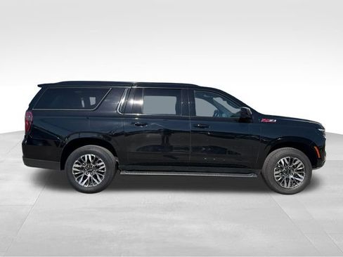 Used 2025 Chevrolet Suburban Z71 AWD/4WD image 10