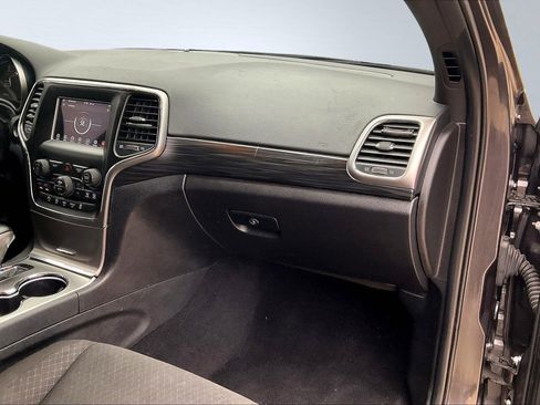 Used 2020 Jeep Grand Cherokee Laredo image 23