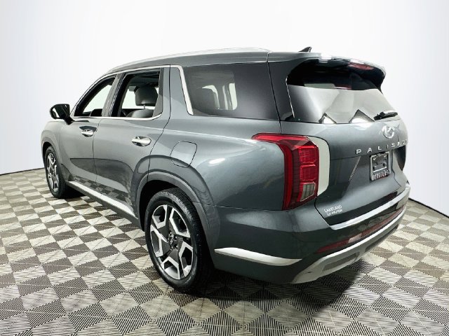 Used 2023 Hyundai Palisade SEL w/ Premium Package FWD image 5