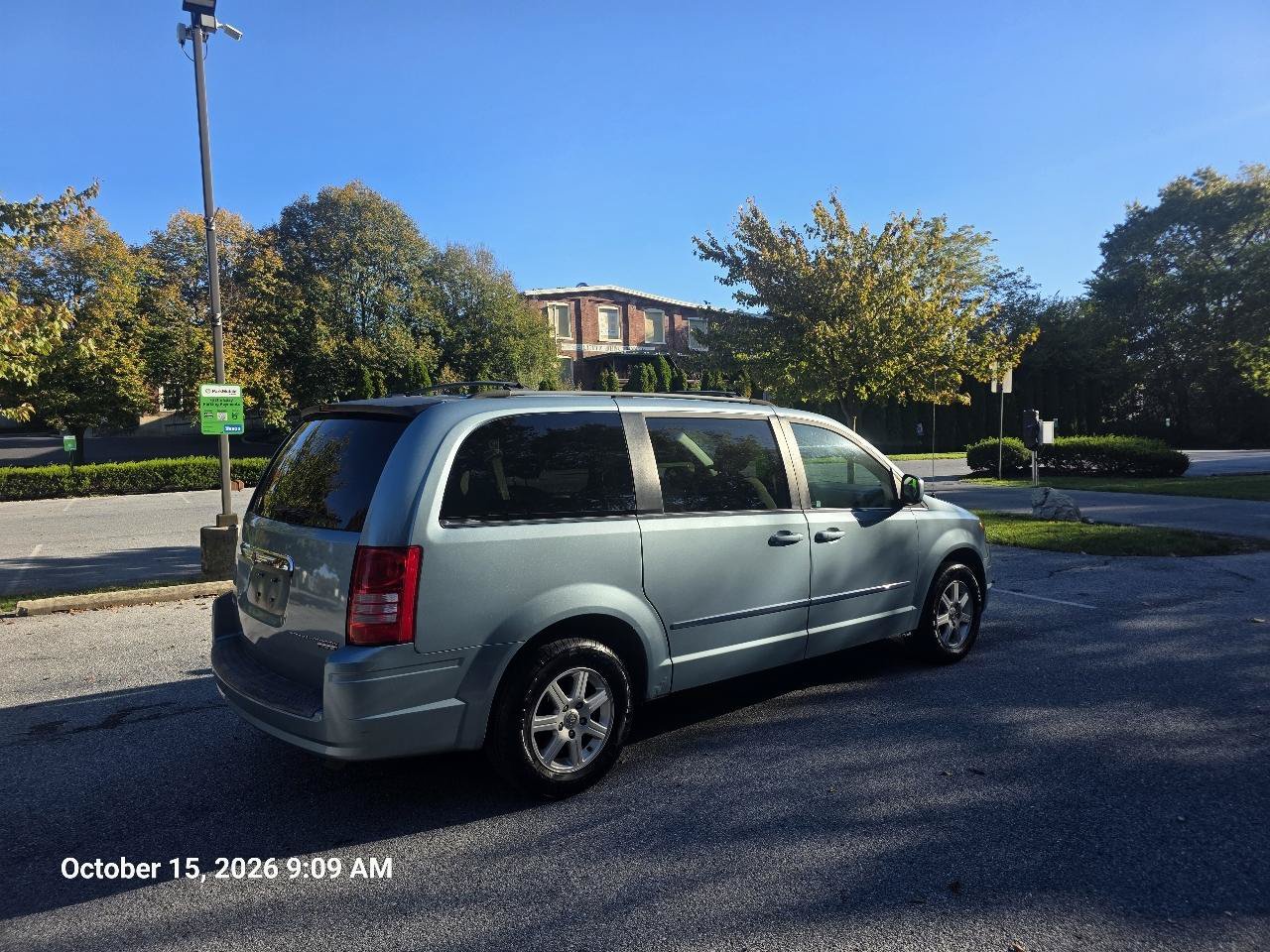 Used 2010 Chrysler Town & Country Touring FWD image 6