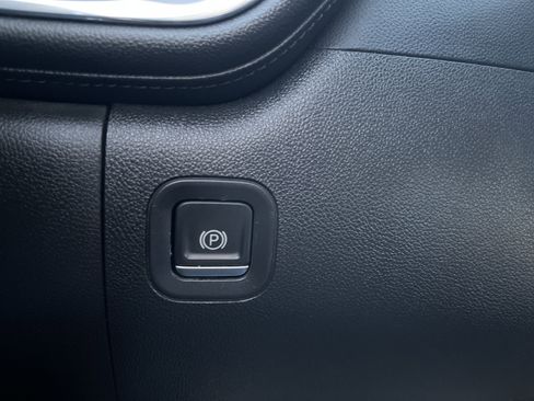 Used 2022 Chevrolet Silverado 1500 LTZ image 22