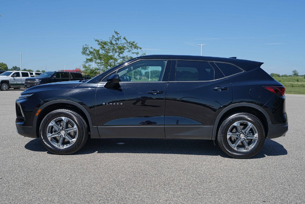 Used 2025 Chevrolet Blazer LT AWD/4WD image 11