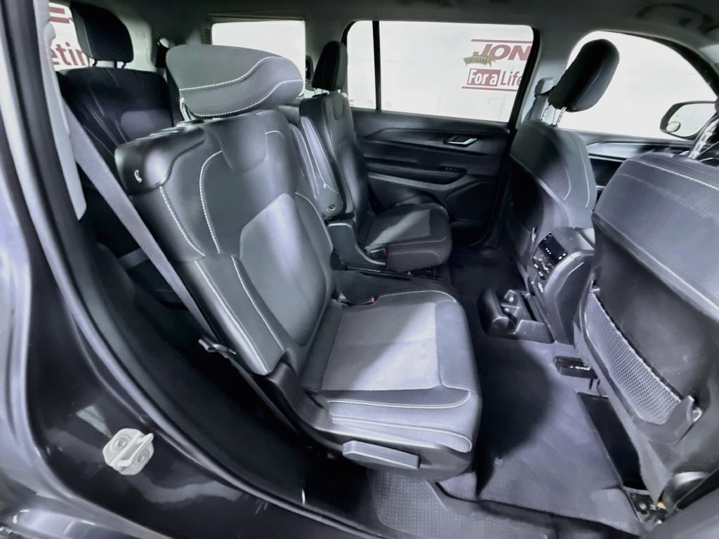 Used 2023 Jeep Grand Cherokee L Laredo AWD/4WD image 29