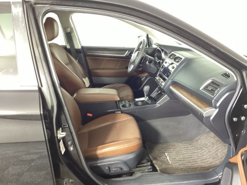 Used 2017 Subaru Outback 3.6R Touring AWD/4WD image 12