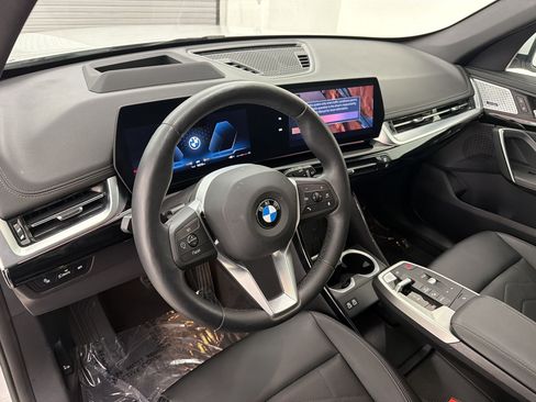 Used 2025 BMW X1 xDrive28i AWD/4WD image 4