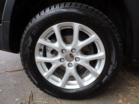 Used 2015 Jeep Cherokee Latitude w/ Comfort/Convenience Group FWD image 43