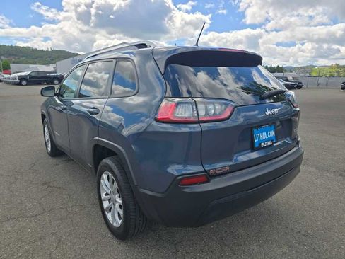 Used 2021 Jeep Cherokee Latitude FWD image 3