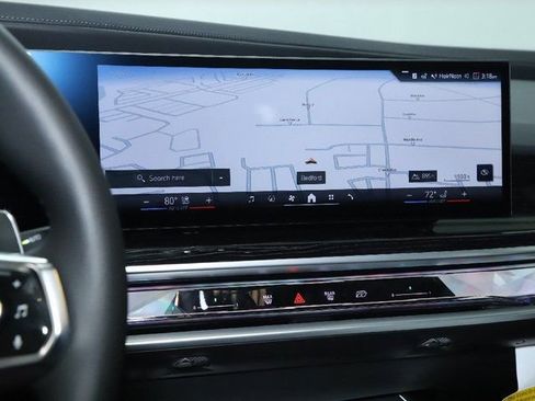 Used 2025 BMW 740i xDrive image 28