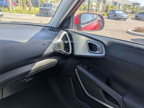 Used 2024 Kia Soul LX w/ Option Group 015 FWD image 17