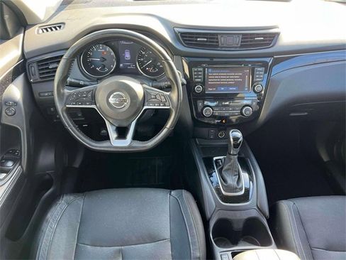 Used 2018 Nissan Rogue Sport SL image 13