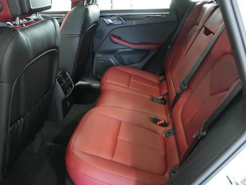 Certified 2025 Porsche Macan AWD/4WD image 27