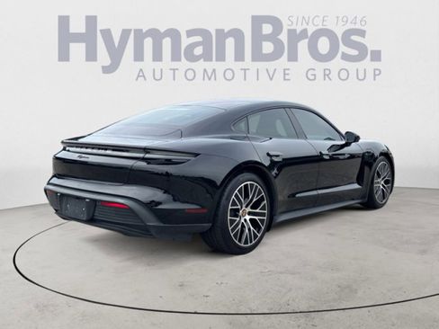 Used 2022 Porsche Taycan image 3