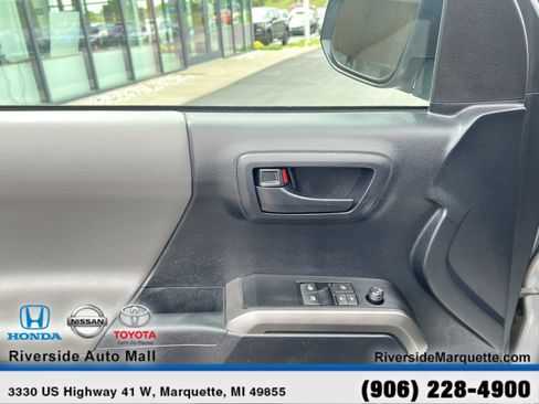 Used 2019 Toyota Tacoma SR5 AWD/4WD image 23