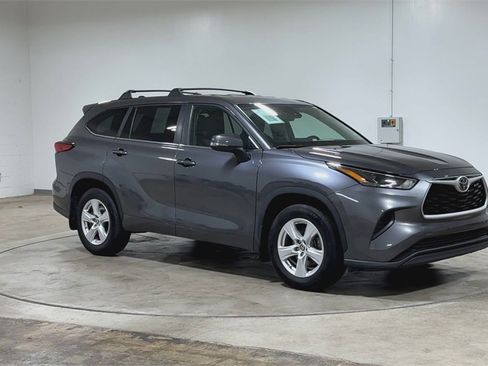 Used 2023 Toyota Highlander L image 2