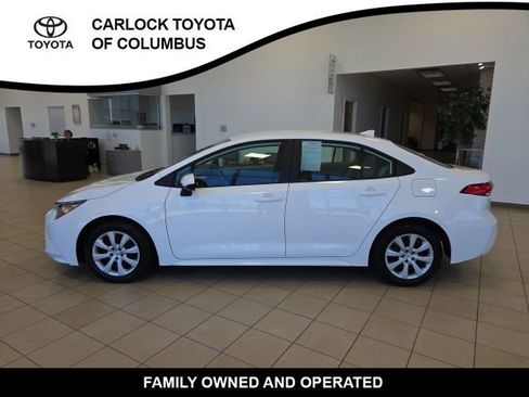 Used 2025 Toyota Corolla LE FWD image 2