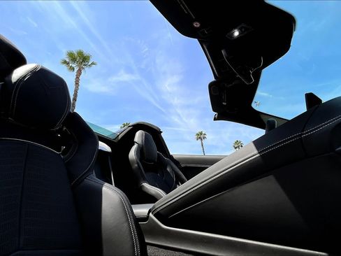 Used 2021 Chevrolet Corvette Stingray Premium Conv w/ Z51 Performance Package image 22