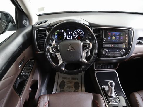 Used 2018 Mitsubishi Outlander SEL image 16