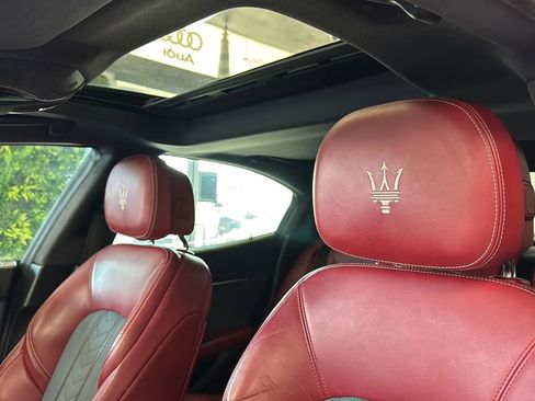 Used 2017 Maserati Ghibli w/ Luxury Package image 27