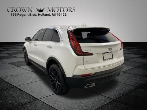 Used 2022 Cadillac XT4 Luxury w/ Cold Weather Package AWD/4WD image 4