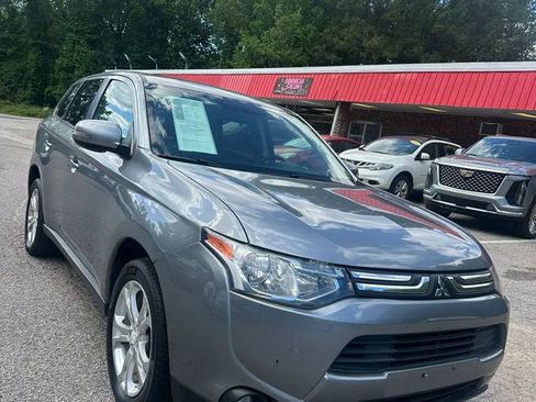 Used 2014 Mitsubishi Outlander SE AWD/4WD image 3