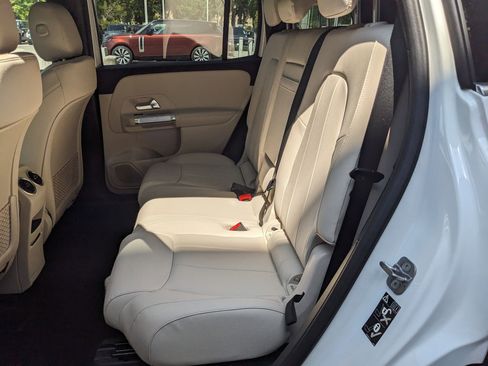 New 2025 Mercedes-Benz GLB 250 4MATIC image 15