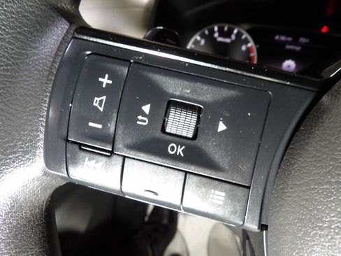 Used 2022 Nissan Rogue SV FWD image 19
