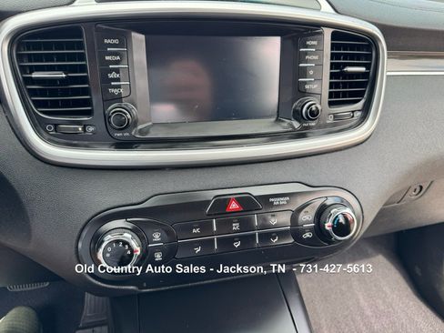 Used 2020 Kia Sorento LX image 28