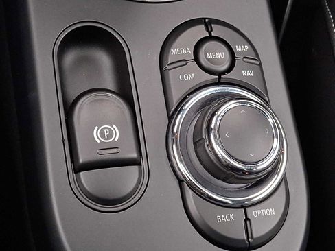 Certified 2024 MINI Cooper SE image 21