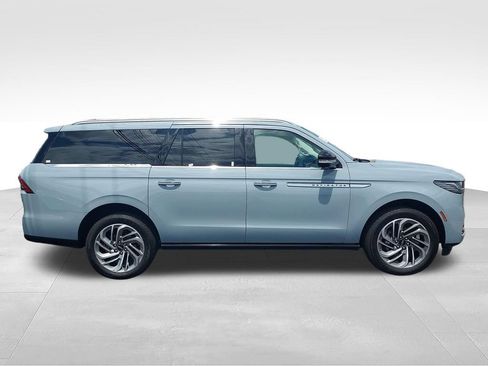 Used 2026 Lincoln Navigator L Reserve AWD/4WD image 6