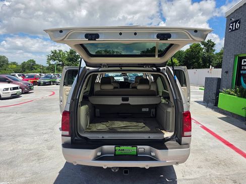 Used 2004 Cadillac Escalade ESV Platinum AWD/4WD image 25